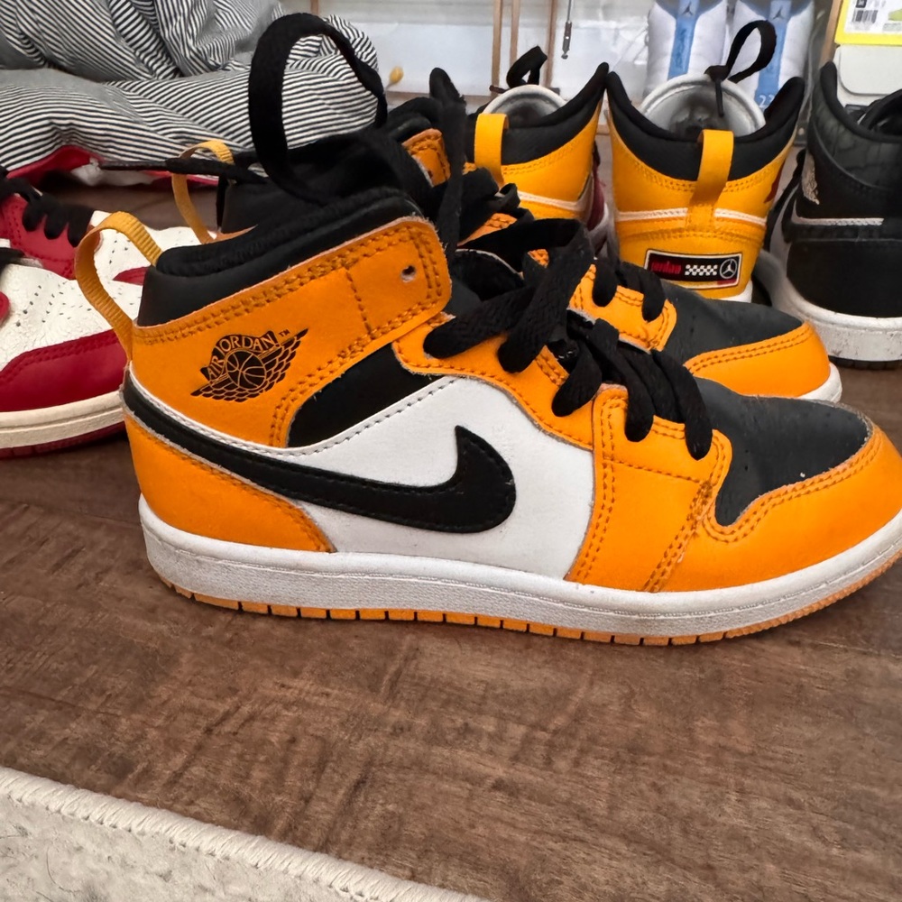 Little Boys Size 1.5 Jordan Sneakers